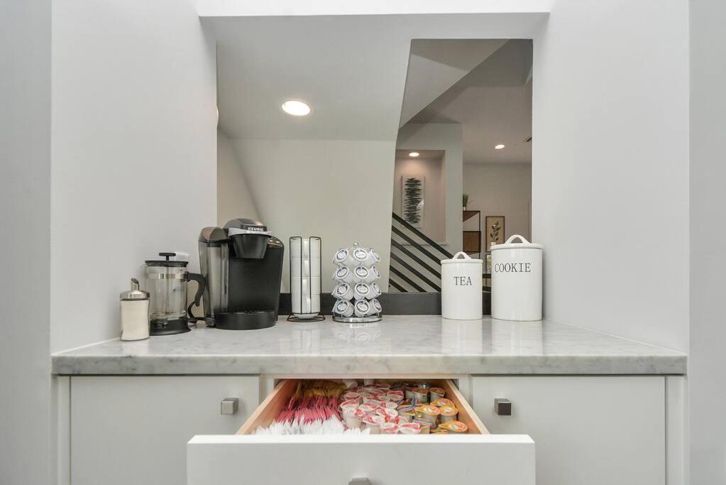 Casa Labella - Downtown Skyline Views - Sleeps 10 Hébergement de vacances *