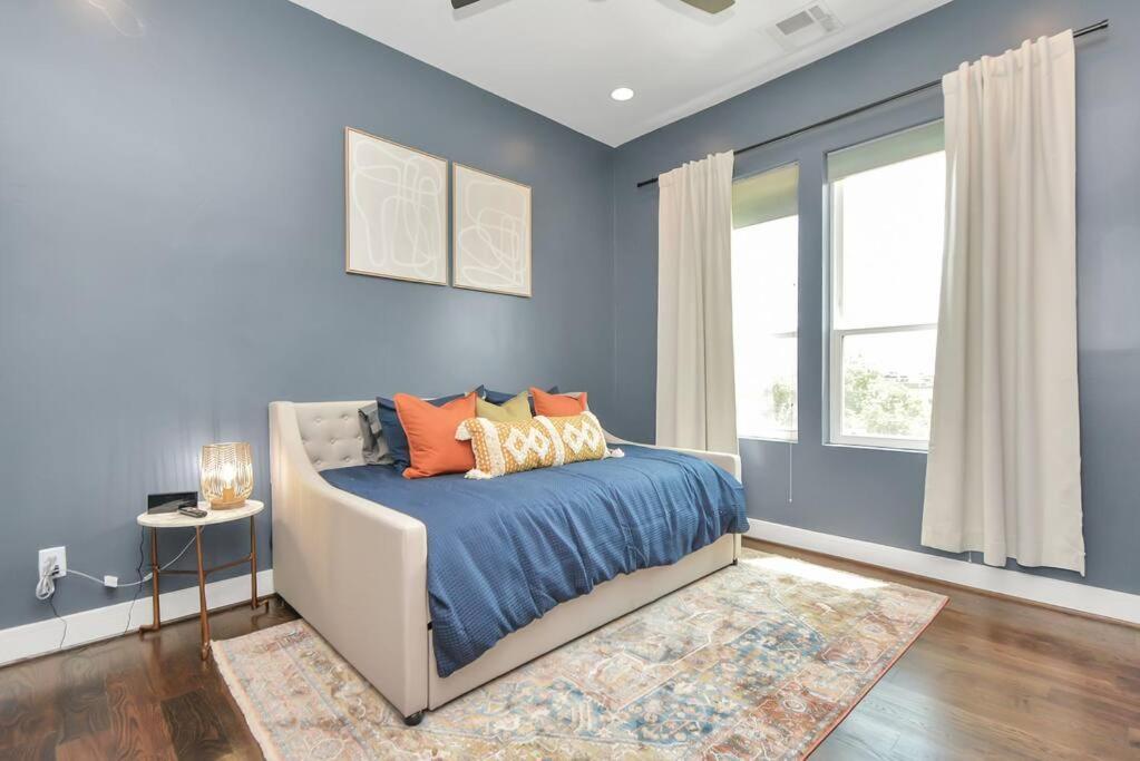 Casa Labella - Downtown Skyline Views - Sleeps 10 Hébergement de vacances *