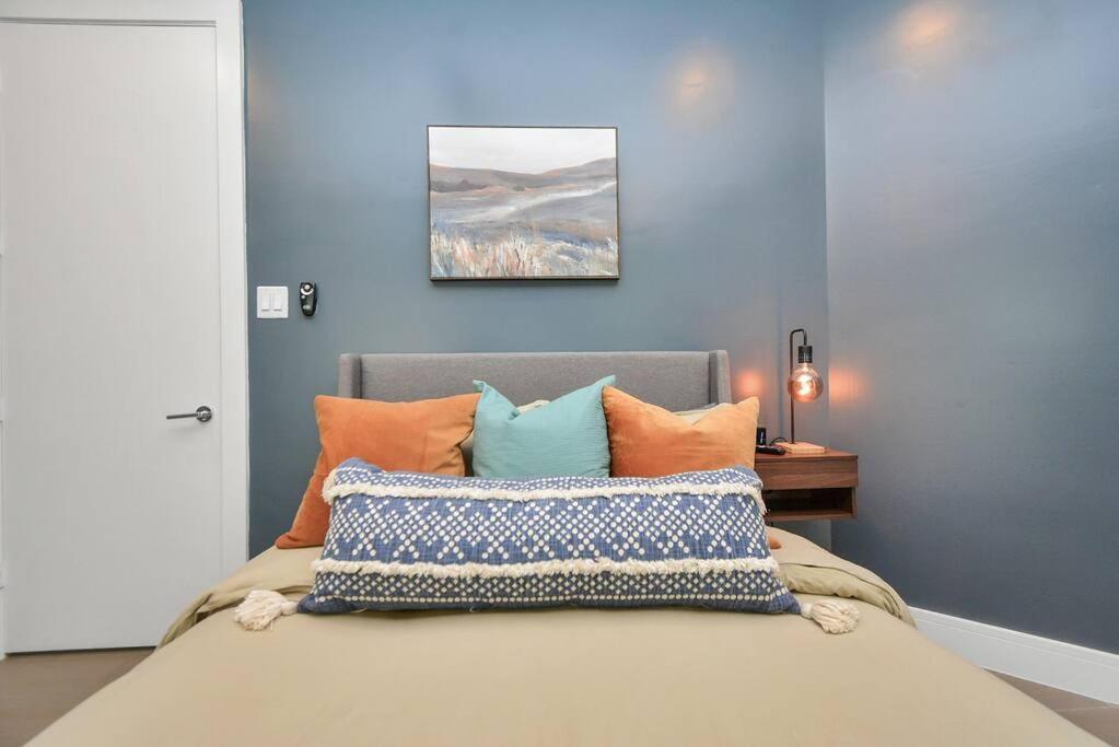 Casa Labella - Downtown Skyline Views - Sleeps 10